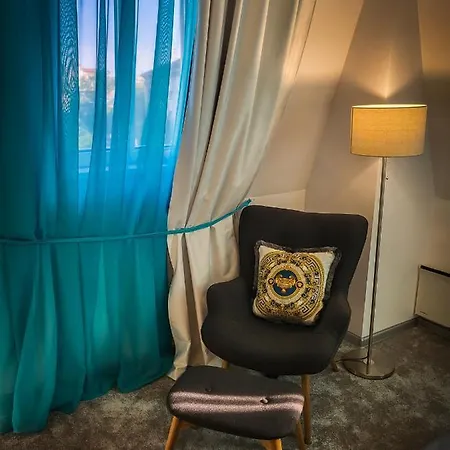 מלון Charlino Plaza 3*