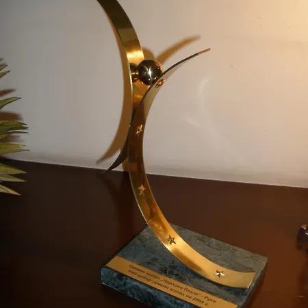 מלון Charlino Plaza