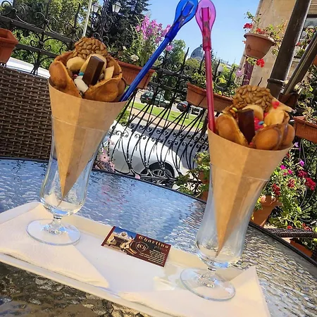 Charlino Plaza מלון