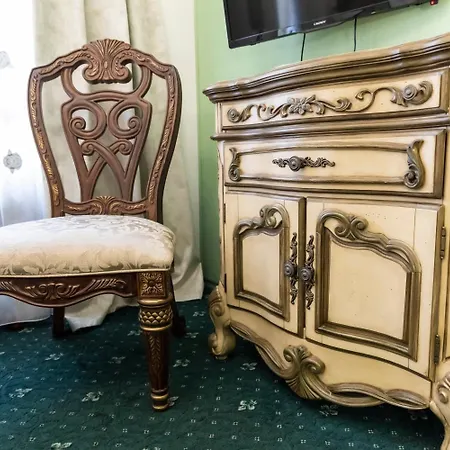 Charlino Plaza 3* רוסה