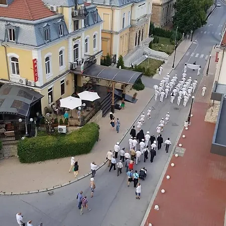 מלון Charlino Plaza 3*