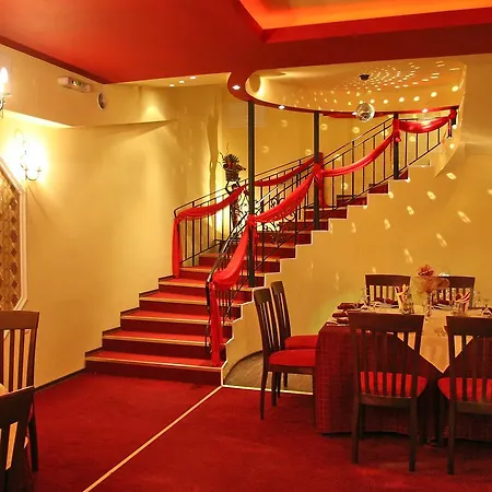 Charlino Plaza מלון