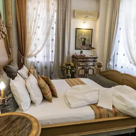 Charlino Plaza 3* רוסה