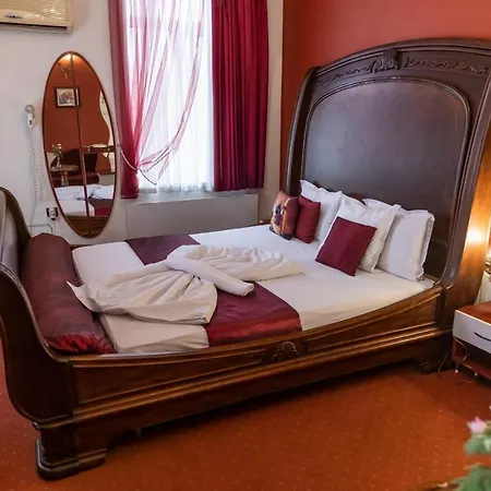 Charlino Plaza Otel