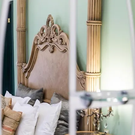 מלון Charlino Plaza 3*